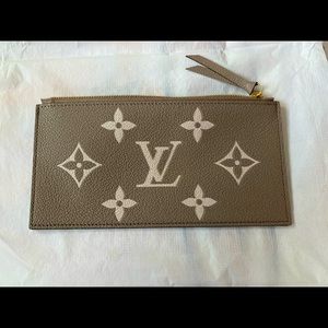 BN Authentic Louis Vuitton monogram pouchette!!!